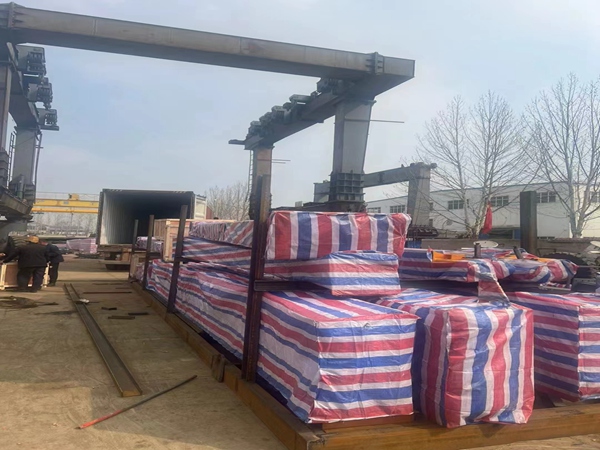 广东湛江港口龙门吊生产厂家分享港口龙门吊的类型